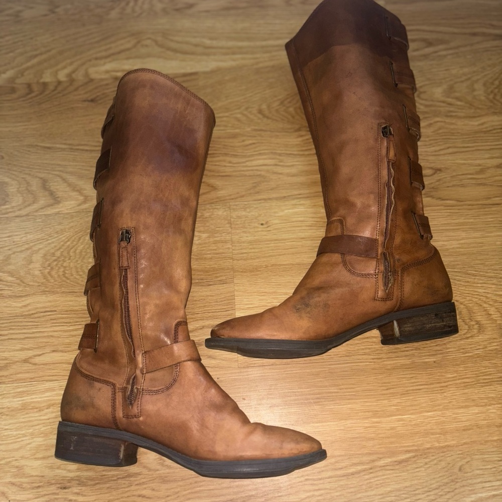 Arturo Chiang riding boots